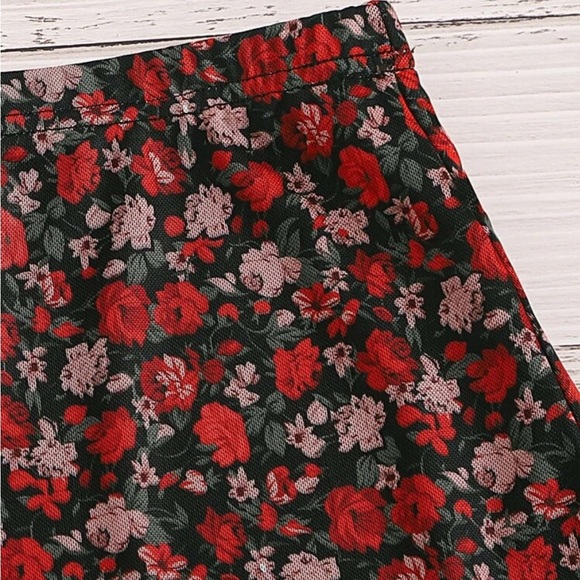 Lettuce Trim Ditsy Black and Red Floral Print Skirt Size XS/2 - Picture 3 of 6